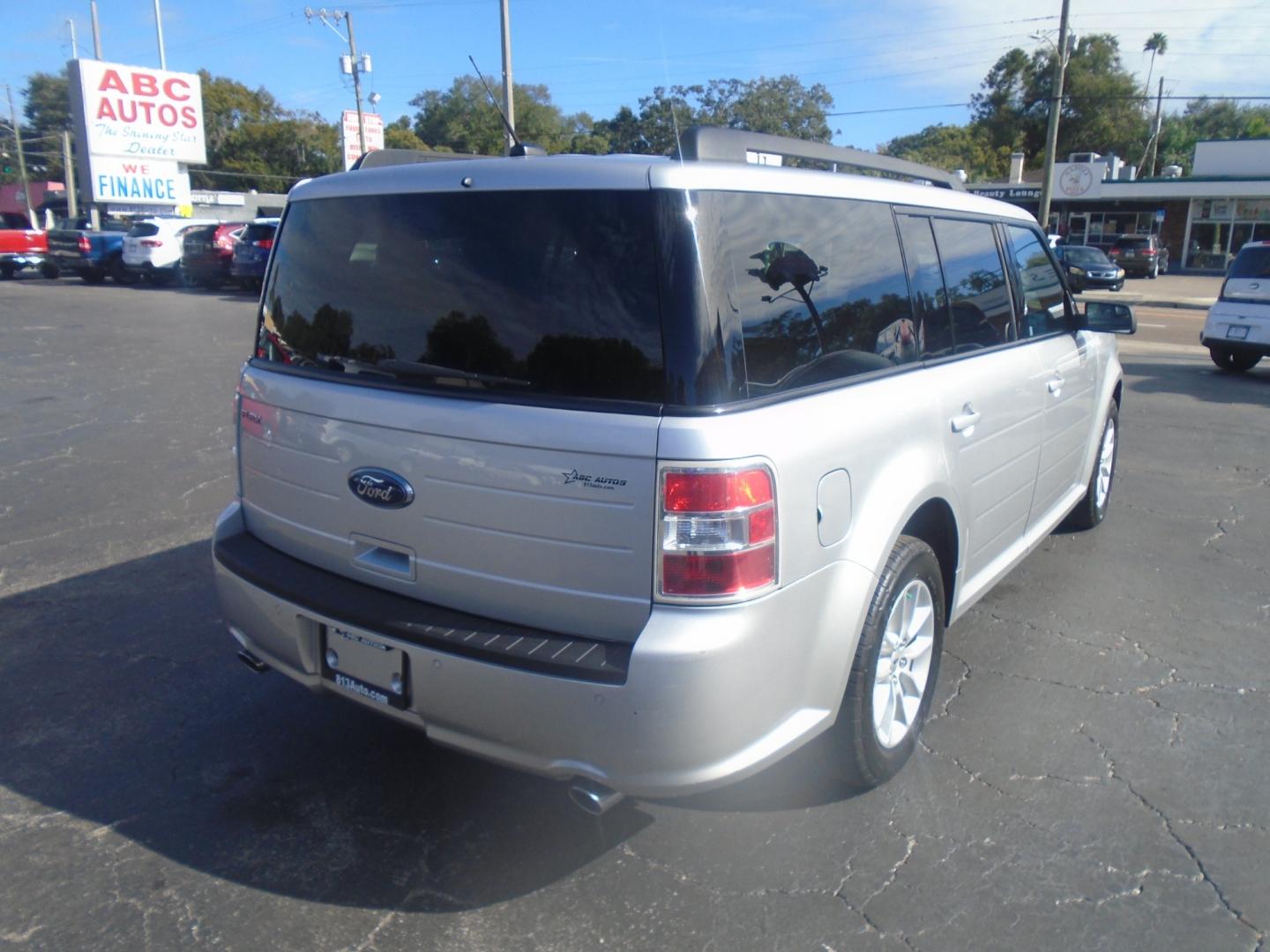 2015 Ford Flex SE FWD (2FMGK5B86FB) with an 3.5L V6 DOHC 24V engine, 6A transmission, located at 6112 N Florida Avenue, Tampa, FL, 33604, (888) 521-5131, 27.954929, -82.459534 - Photo#3